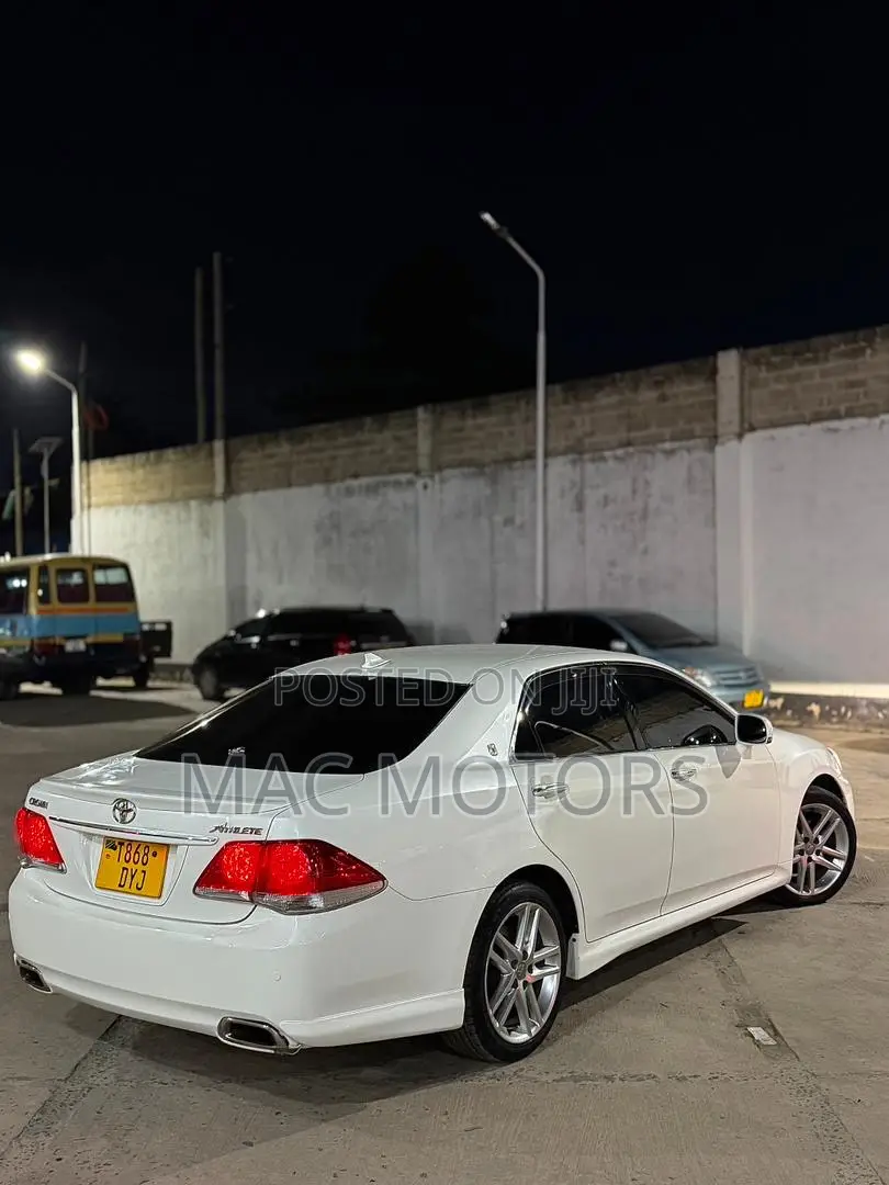 Toyota Crown 2010 White
