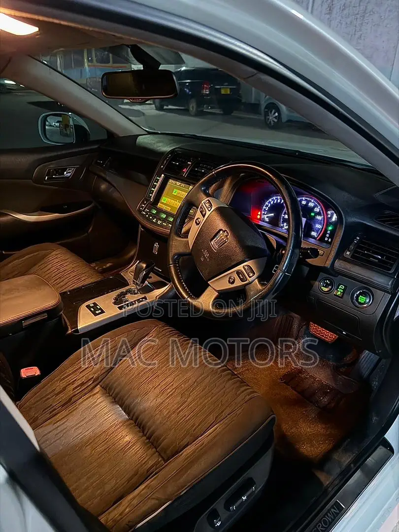 Toyota Crown 2010 White