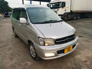 Toyota Noah 2.0 AWD (8 Seater) 2001 Silver