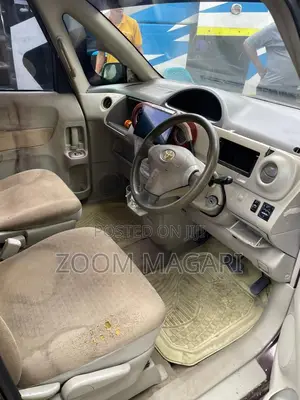 Toyota Porte 2005 Maroon