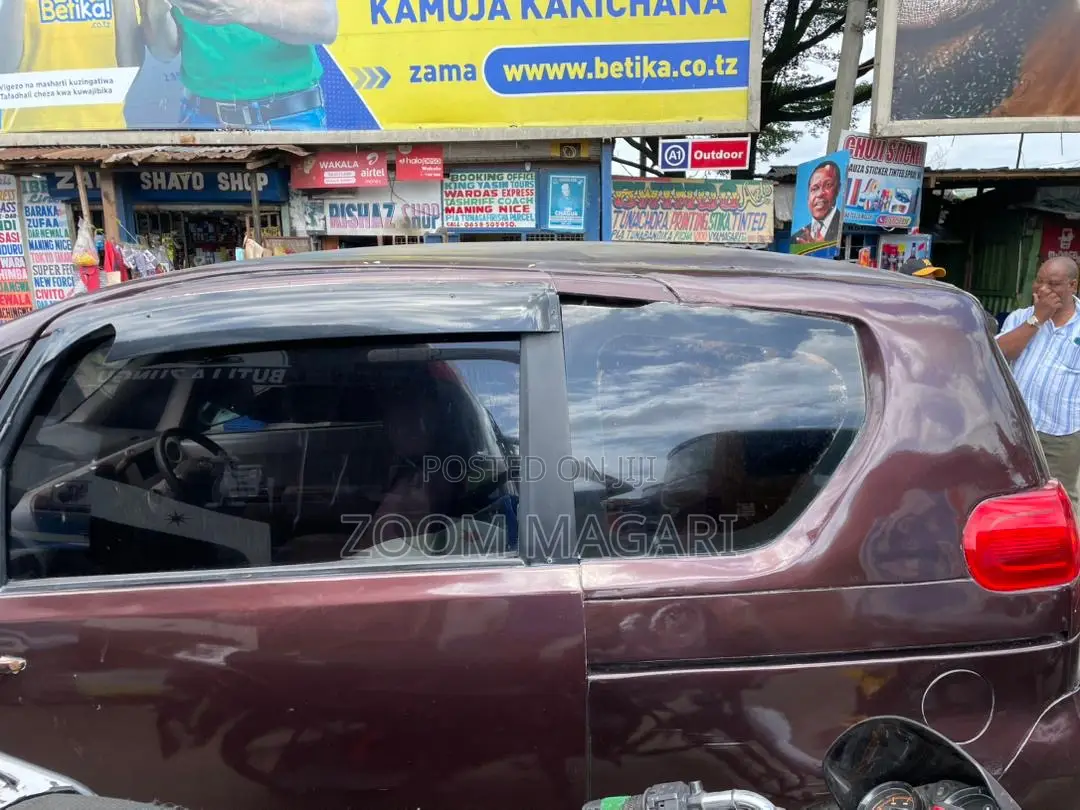 Toyota Porte 2005 Maroon