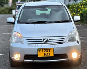 Toyota Raum 2006 Silver