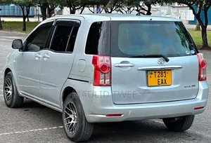 Toyota Raum 2006 Silver