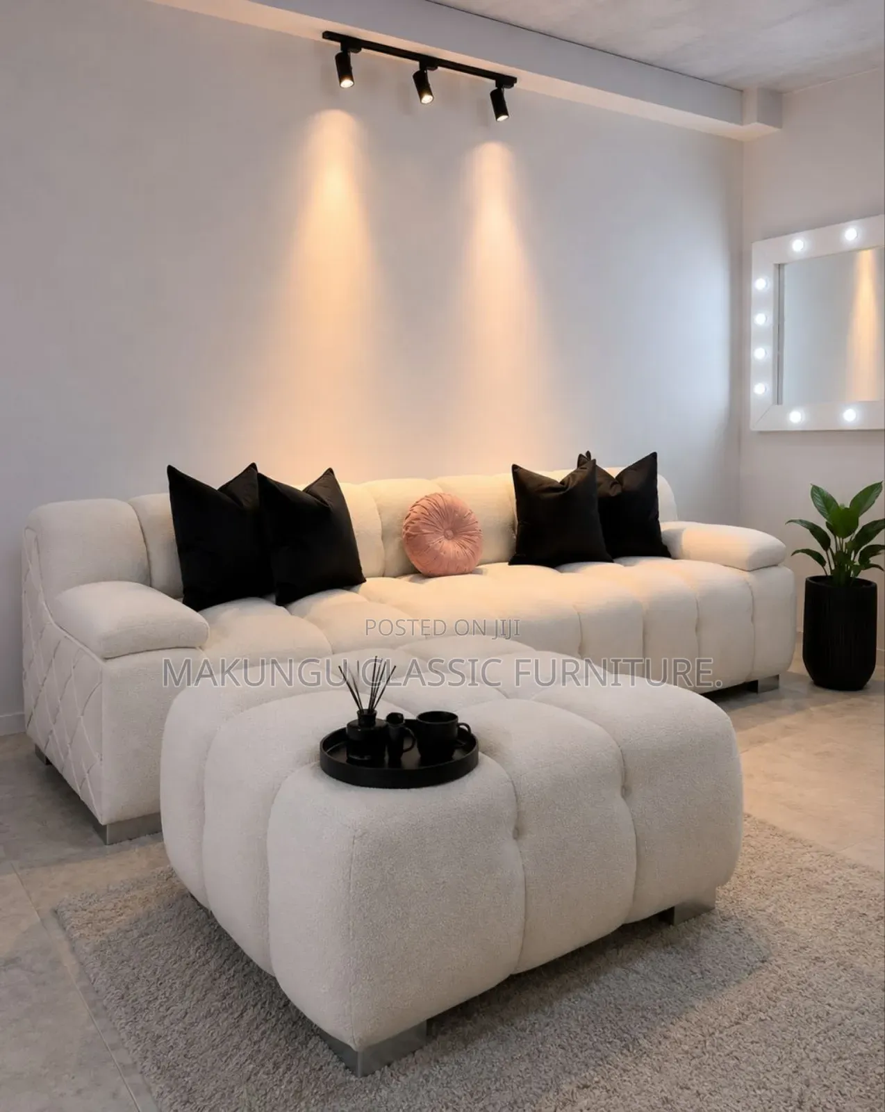 Simple Sofa Design White Color Yenye Capacity Ya Watu Wanne
