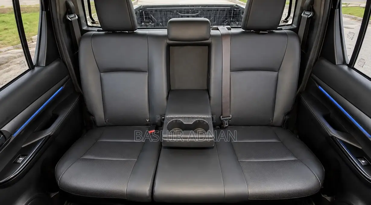 Toyota Hilux 2023 Brown
