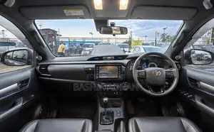 Toyota Hilux 2023 Brown