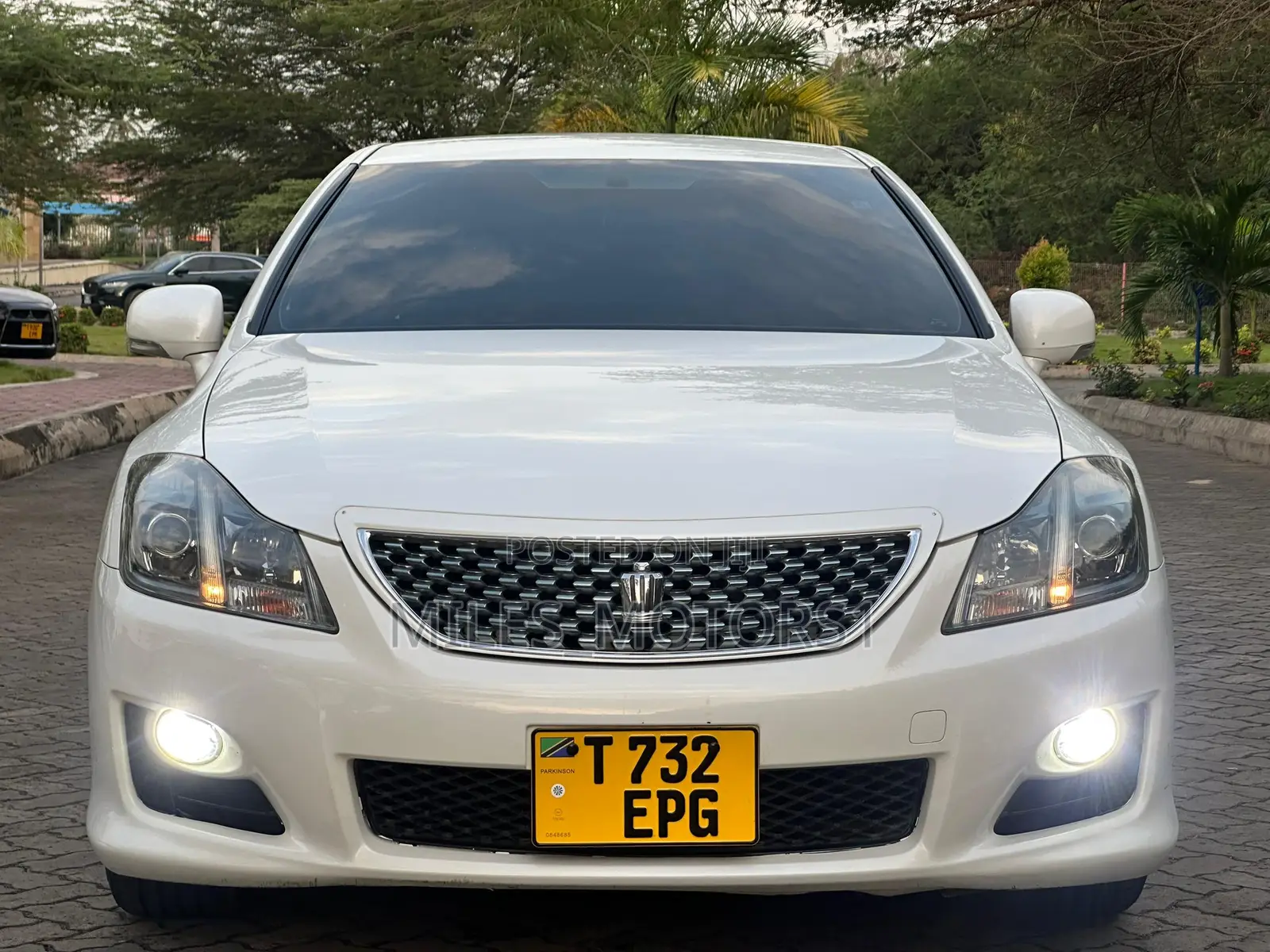 Toyota Crown 2009 White