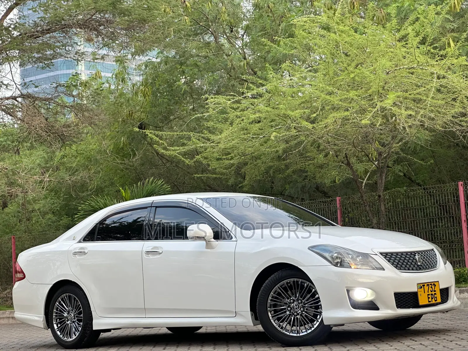 Toyota Crown 2009 White