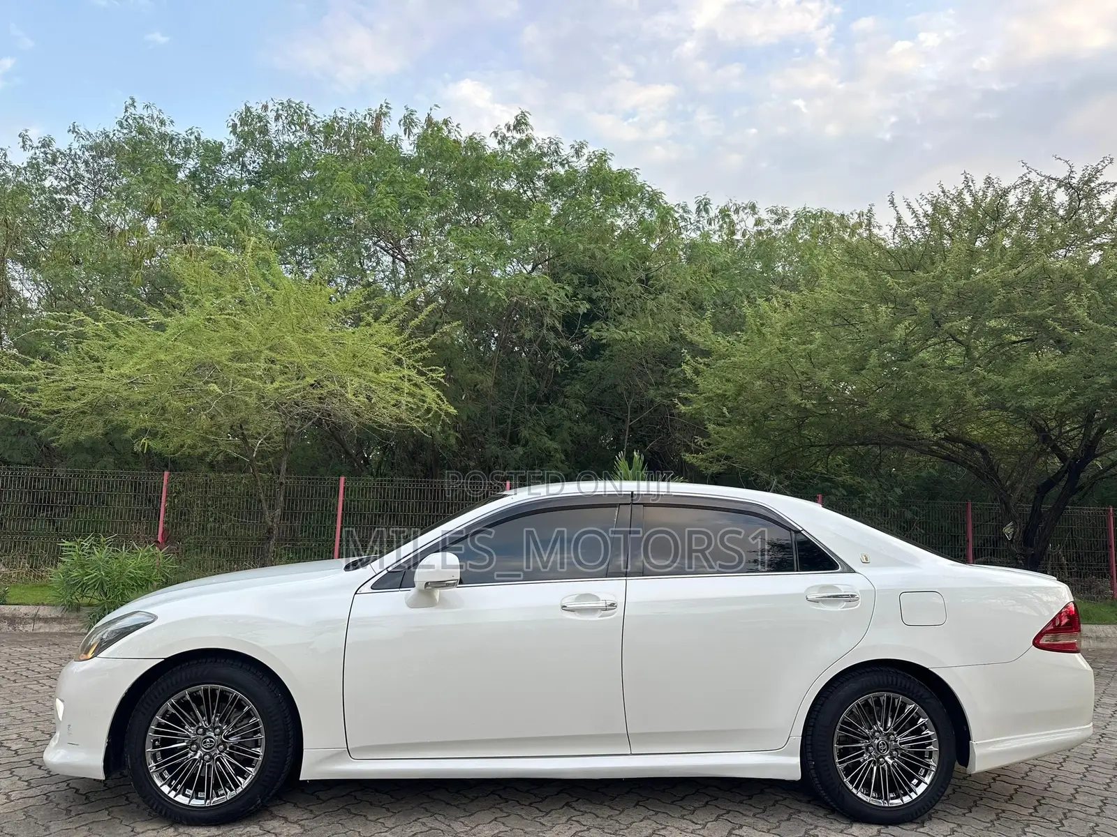 Toyota Crown 2009 White