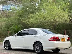 Toyota Crown 2009 White