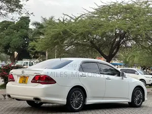 Toyota Crown 2009 White