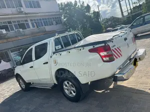 Mitsubishi L200 2016 White