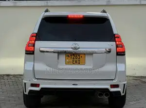 Toyota Land Cruiser Prado 2016 White