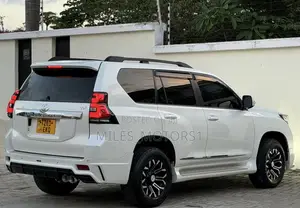 Toyota Land Cruiser Prado 2016 White