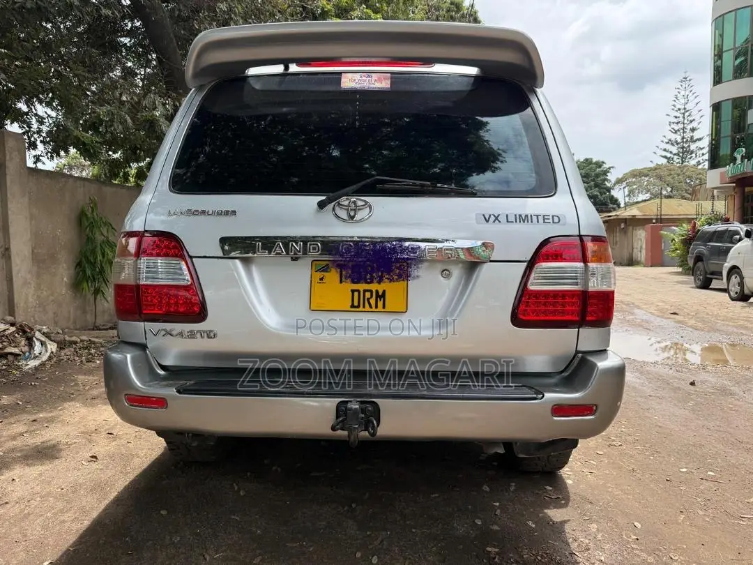 Toyota Land Cruiser 2006 Silver