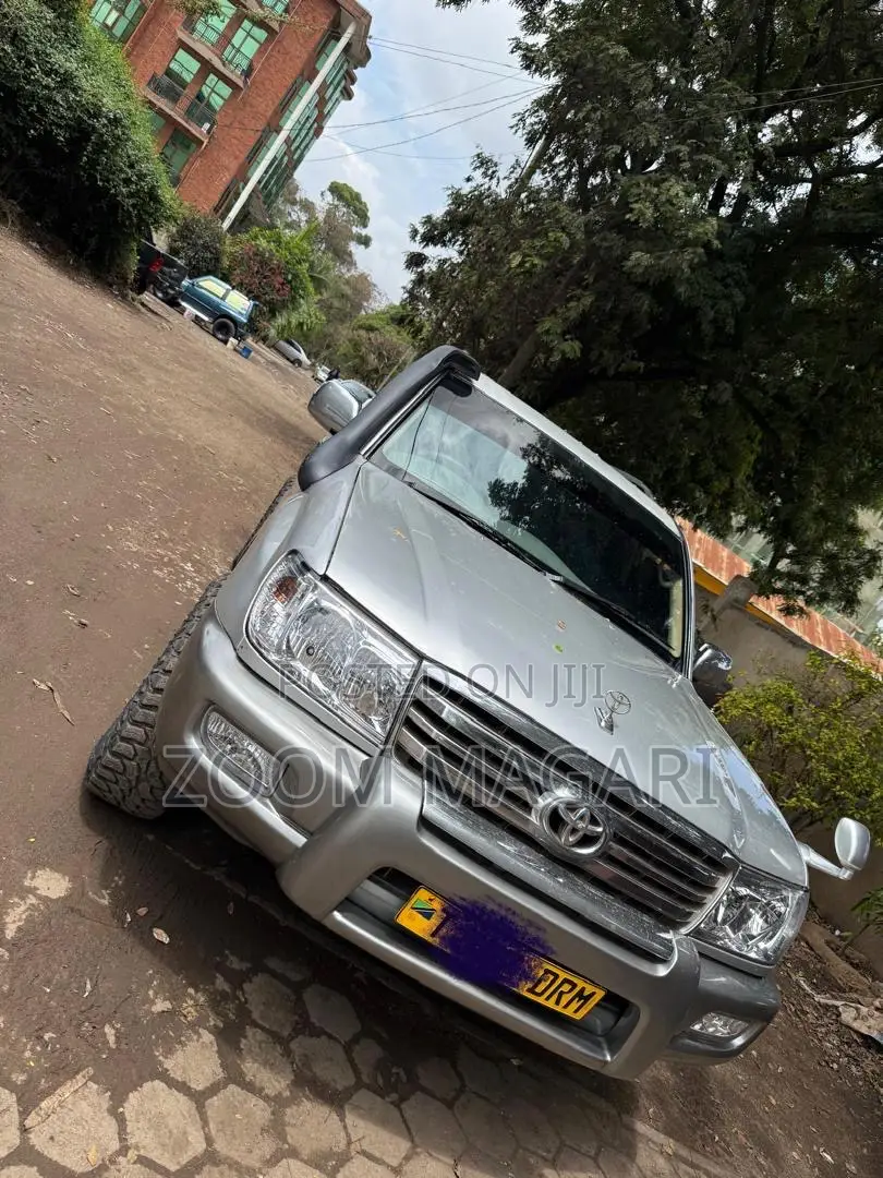 Toyota Land Cruiser 2006 Silver