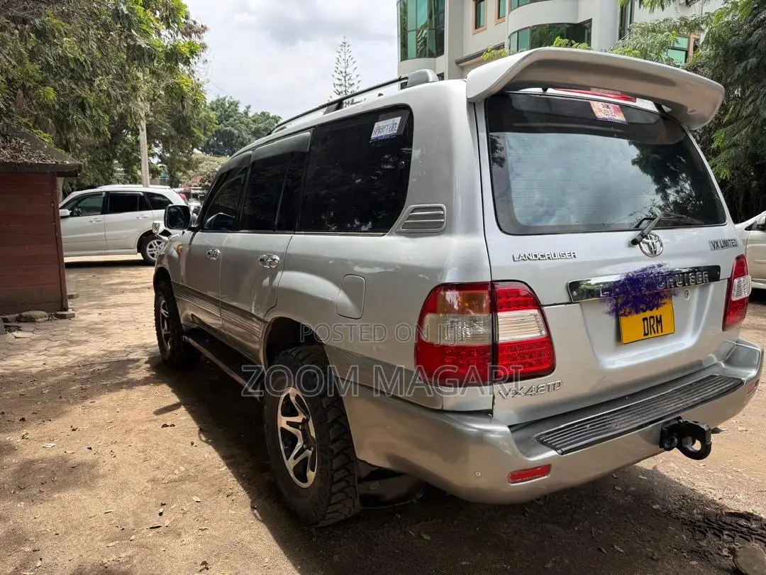 Toyota Land Cruiser 2006 Silver