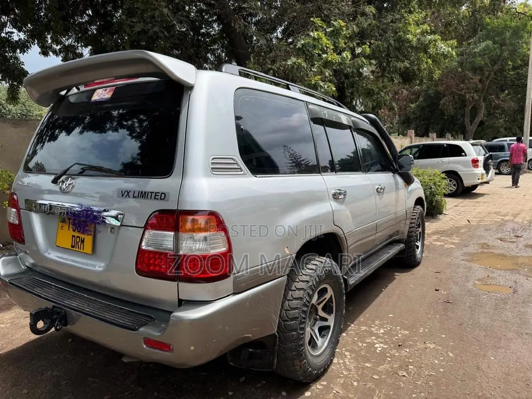 Toyota Land Cruiser 2006 Silver