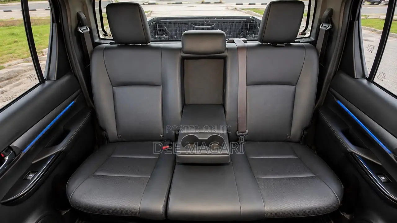 Toyota Hilux 2022 Brown