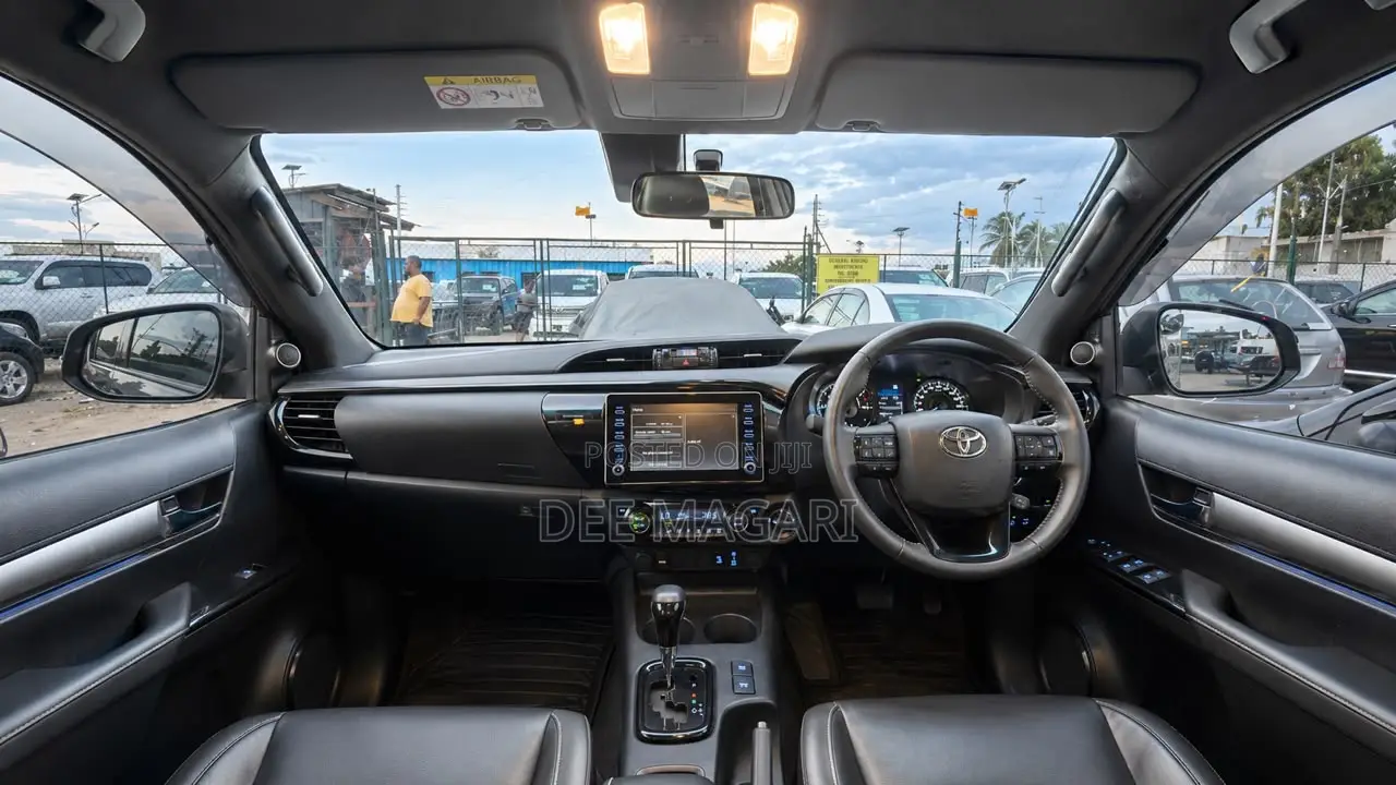 Toyota Hilux 2022 Brown