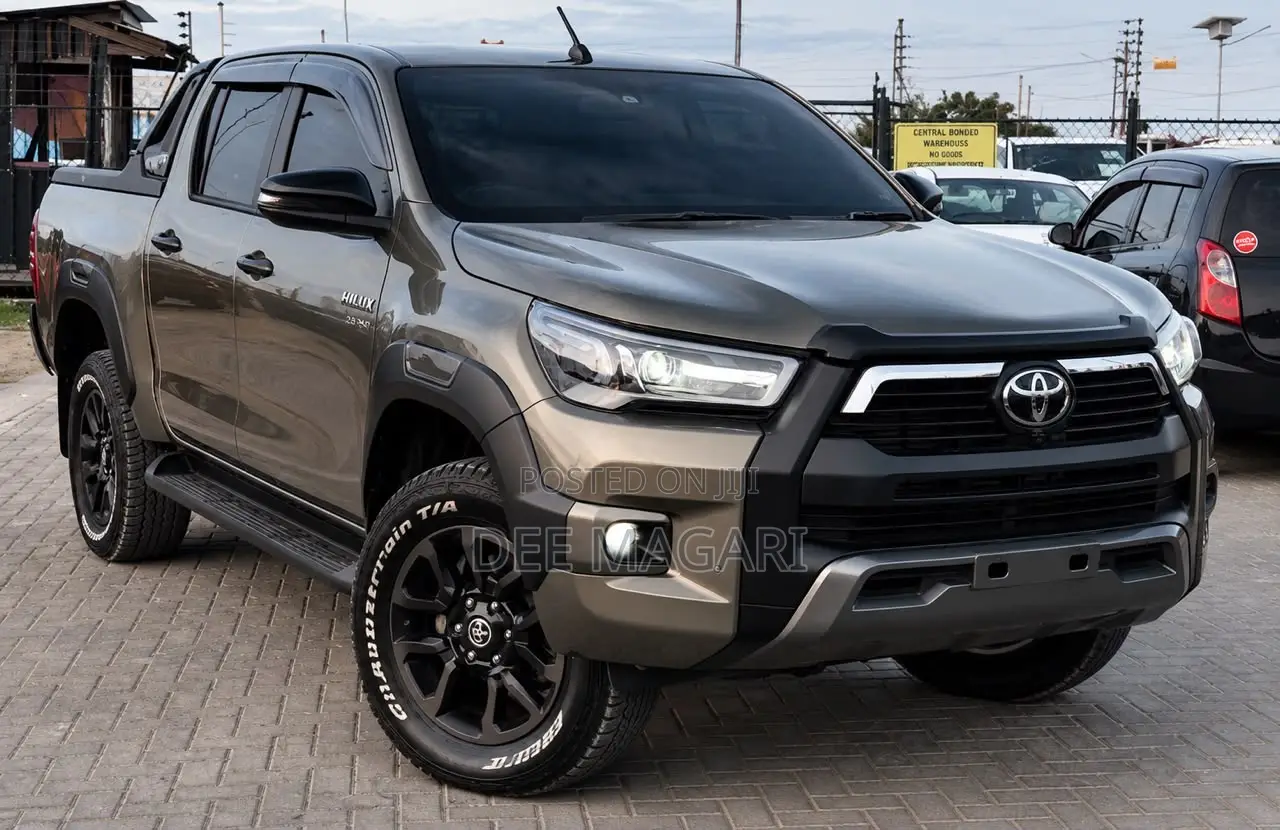 Toyota Hilux 2022 Brown