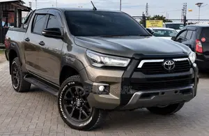 Toyota Hilux 2022 Brown