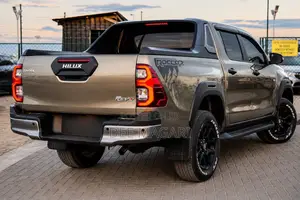 Toyota Hilux 2022 Brown