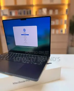 New Laptop Apple MacBook Pro 2025 M5 16GB Apple M5 SSD 512GB