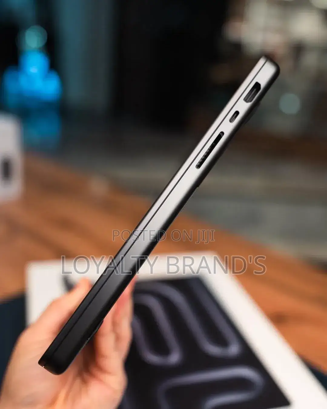 New Laptop Apple MacBook Pro 2025 M5 24GB Apple M5 SSD 512GB