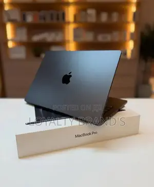 New Laptop Apple MacBook Pro 2025 M5 24GB Apple M5 SSD 512GB