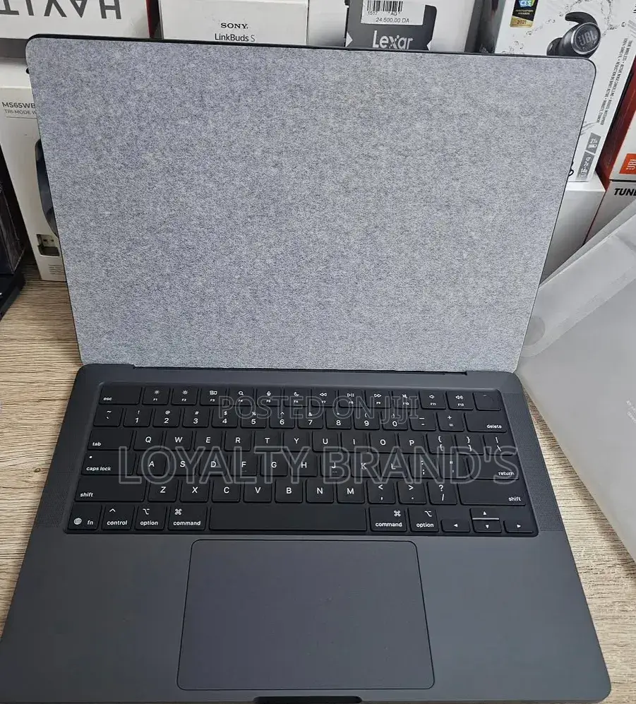 New Laptop Apple MacBook Pro 2026 M5 Max 36GB Apple M5 Max SSD 2T