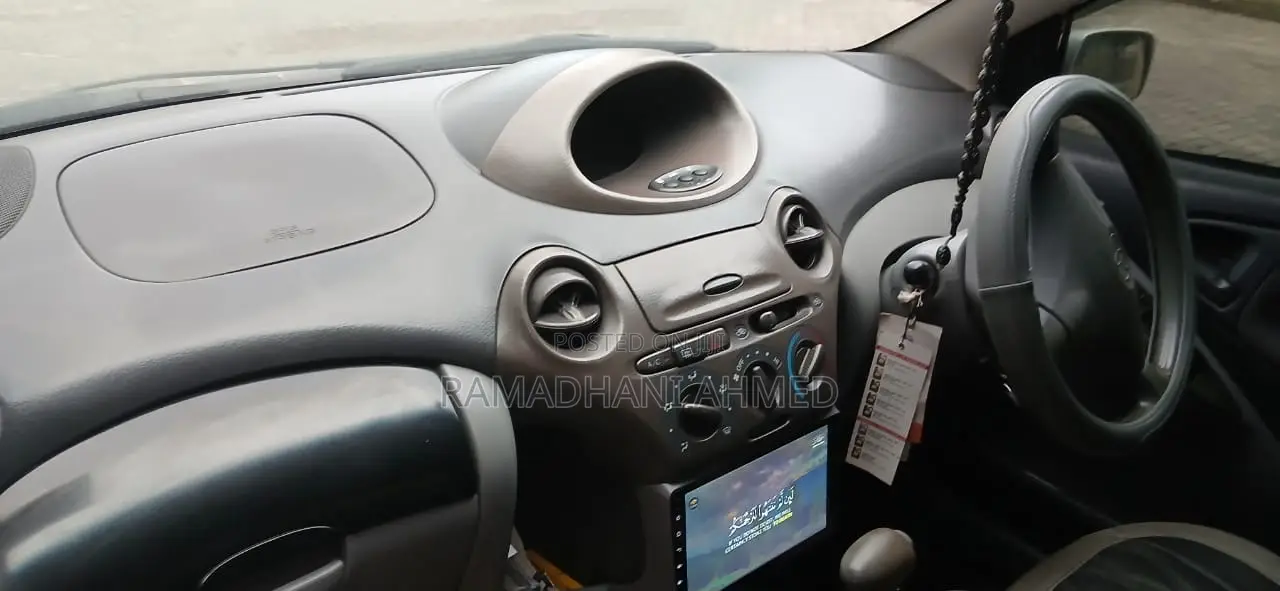 Toyota Vitz 2003 Silver