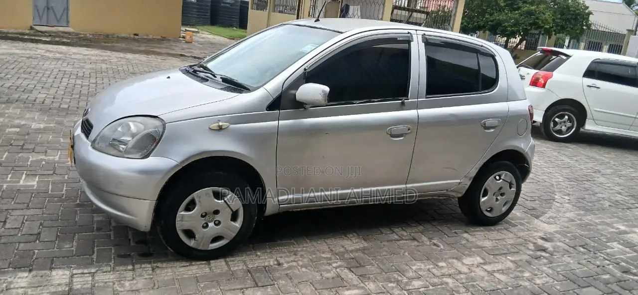 Toyota Vitz 2003 Silver