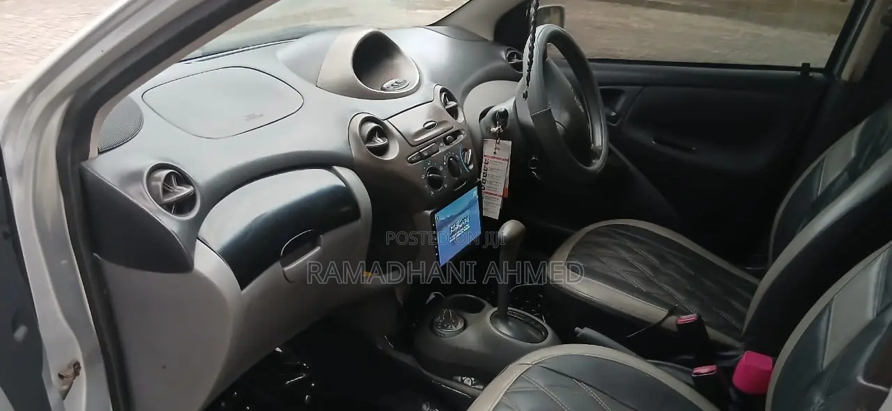Toyota Vitz 2003 Silver