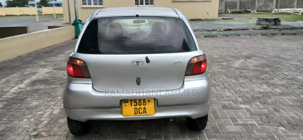 Toyota Vitz 2003 Silver