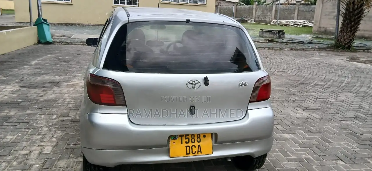 Toyota Vitz 2003 Silver