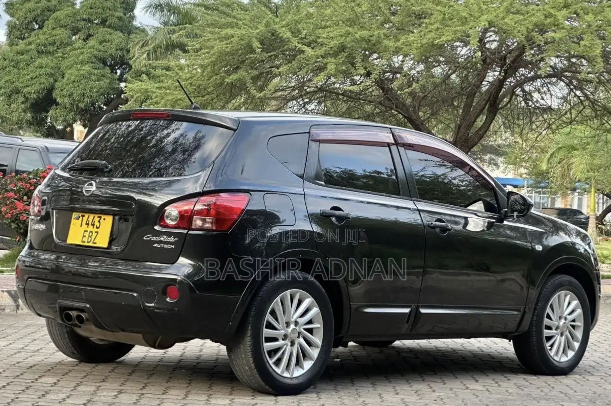 Nissan Dualis 2011 Black