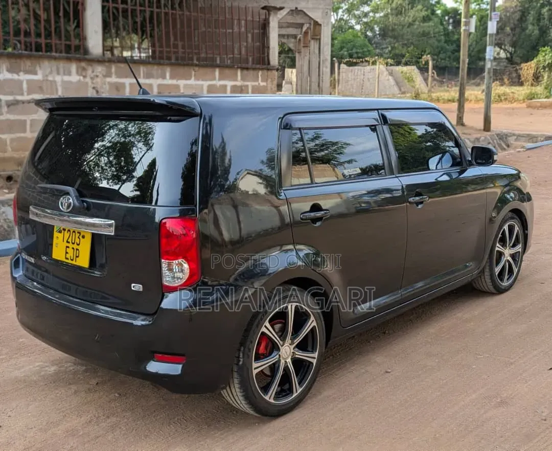 Toyota Corolla Rumion 2012 Black