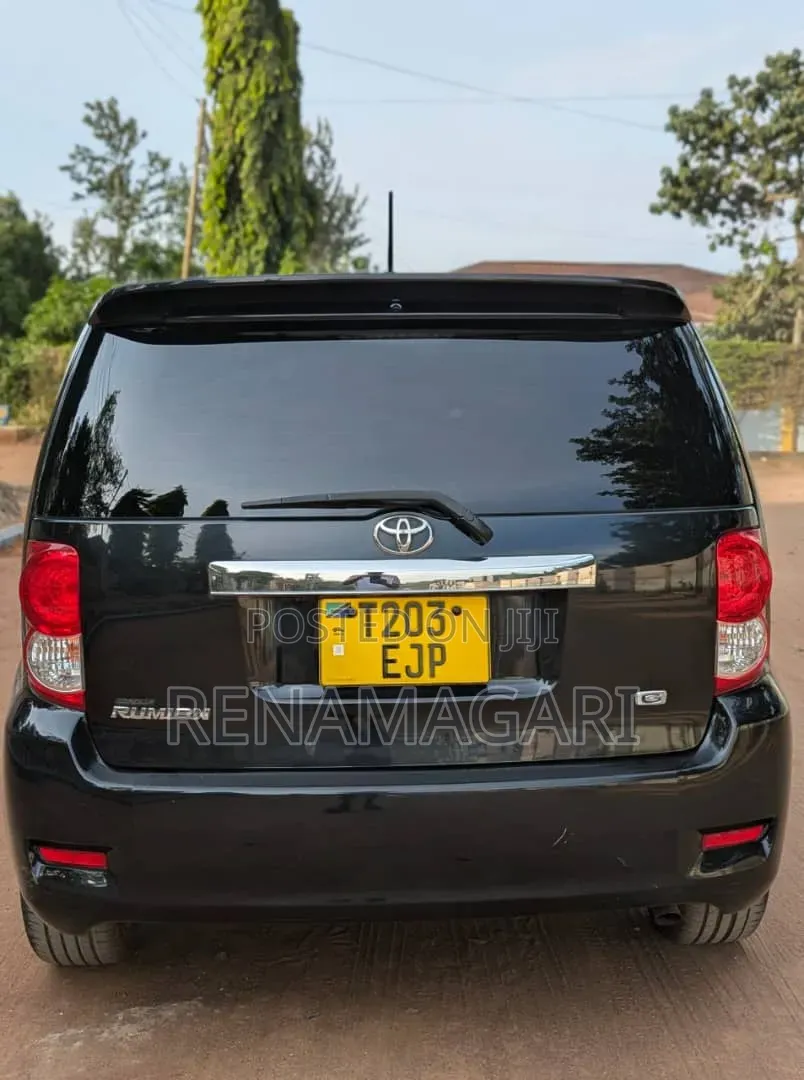 Toyota Corolla Rumion 2012 Black
