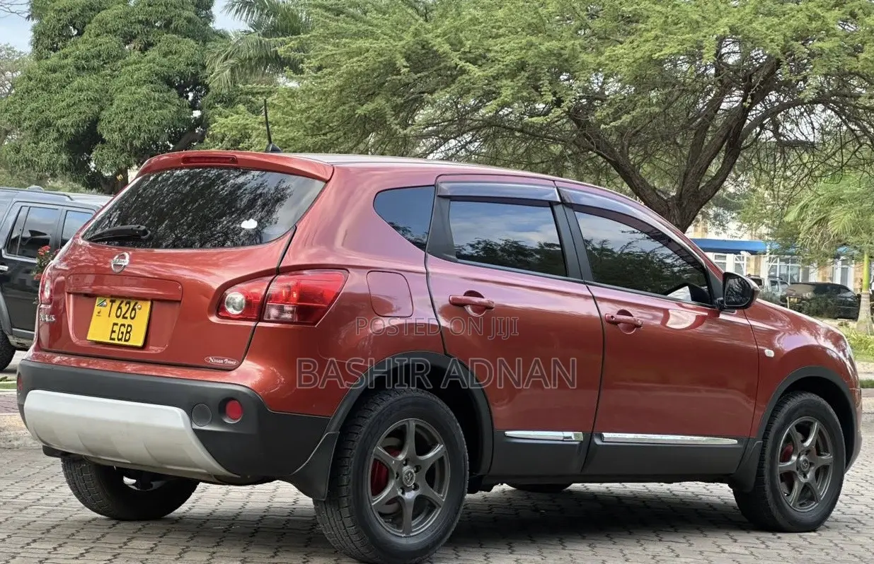 Nissan Dualis 2010 Orange