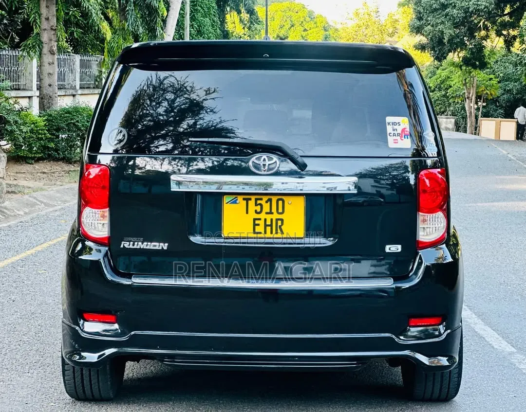 Toyota Corolla Rumion 2010 Black