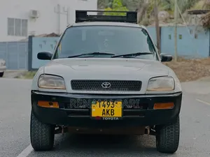 Toyota RAV4 2001 White