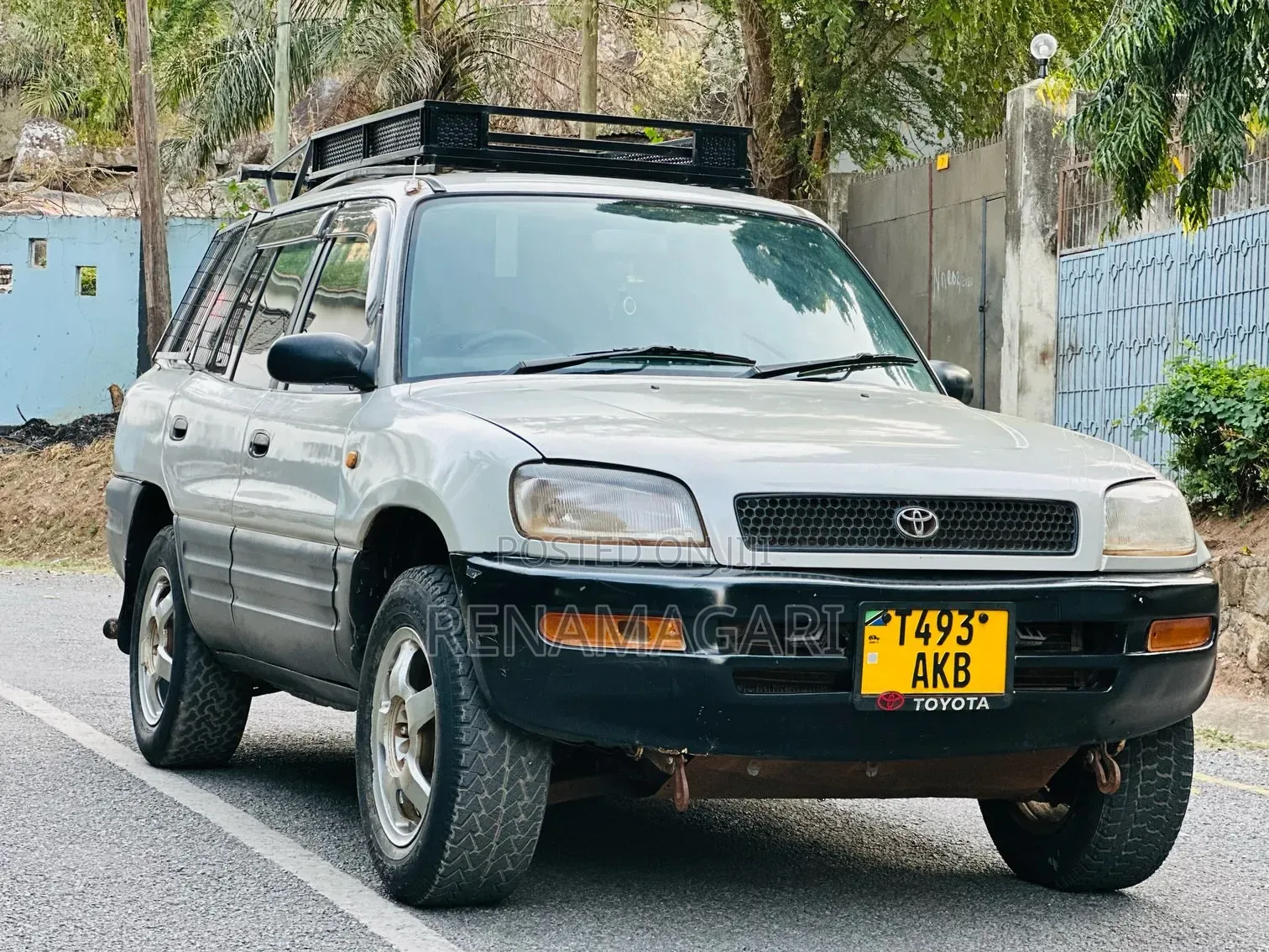 Toyota RAV4 2001 White