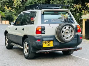 Toyota RAV4 2001 White