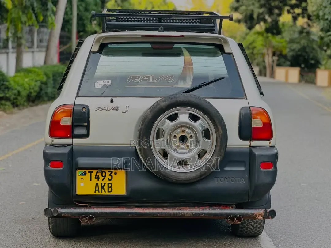 Toyota RAV4 2001 White