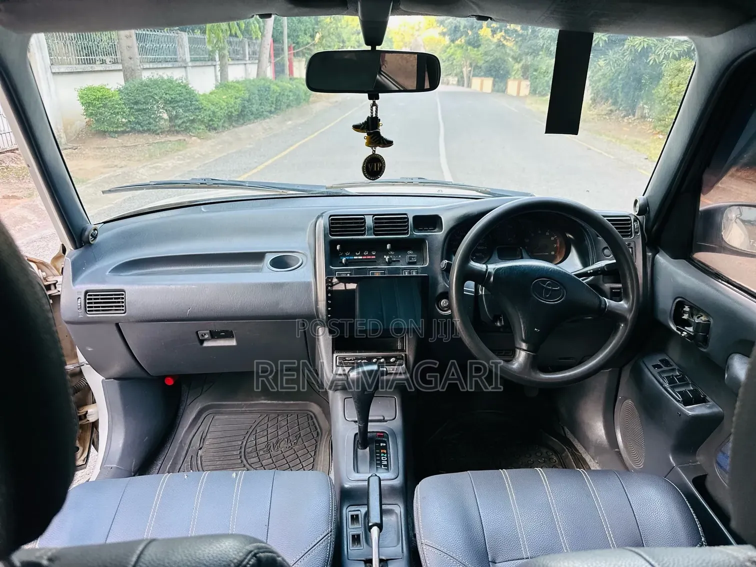 Toyota RAV4 2001 White