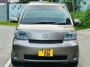 Toyota Porte 2005 Gold