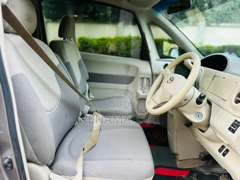 Toyota Porte 2005 Gold