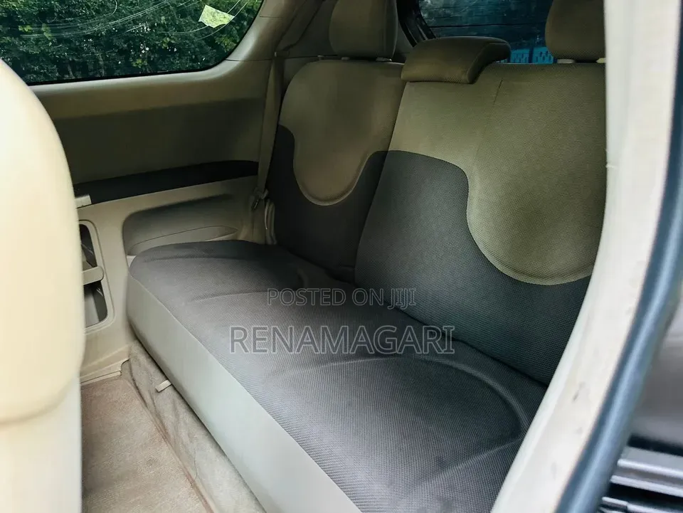 Toyota Porte 2005 Gold