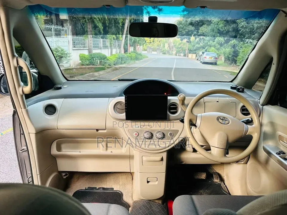 Toyota Porte 2005 Gold